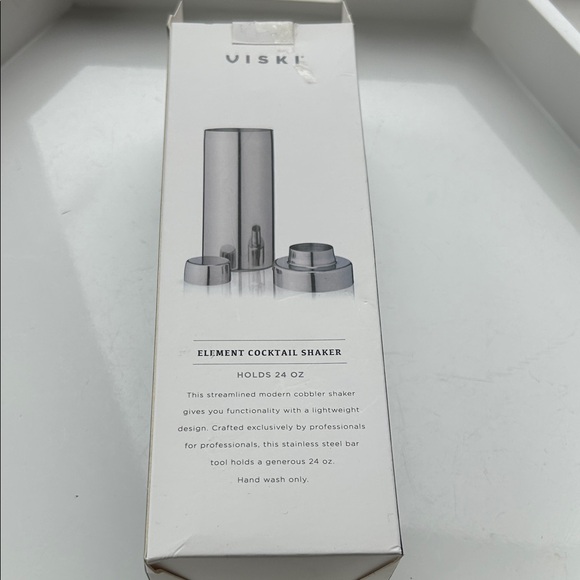 Silver Cocktail Shaker - Sleek Stainless Bar Accessory - Picture 2 of 3